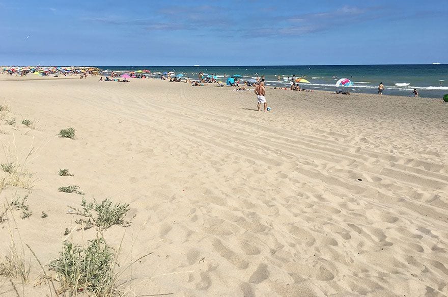 las mejores playas de barcelona para ir con niños