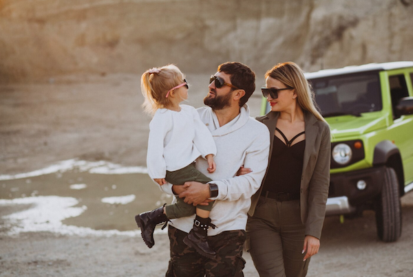 Destinos ideales para vacaciones en familia: Barcelona y Abu Dhabi